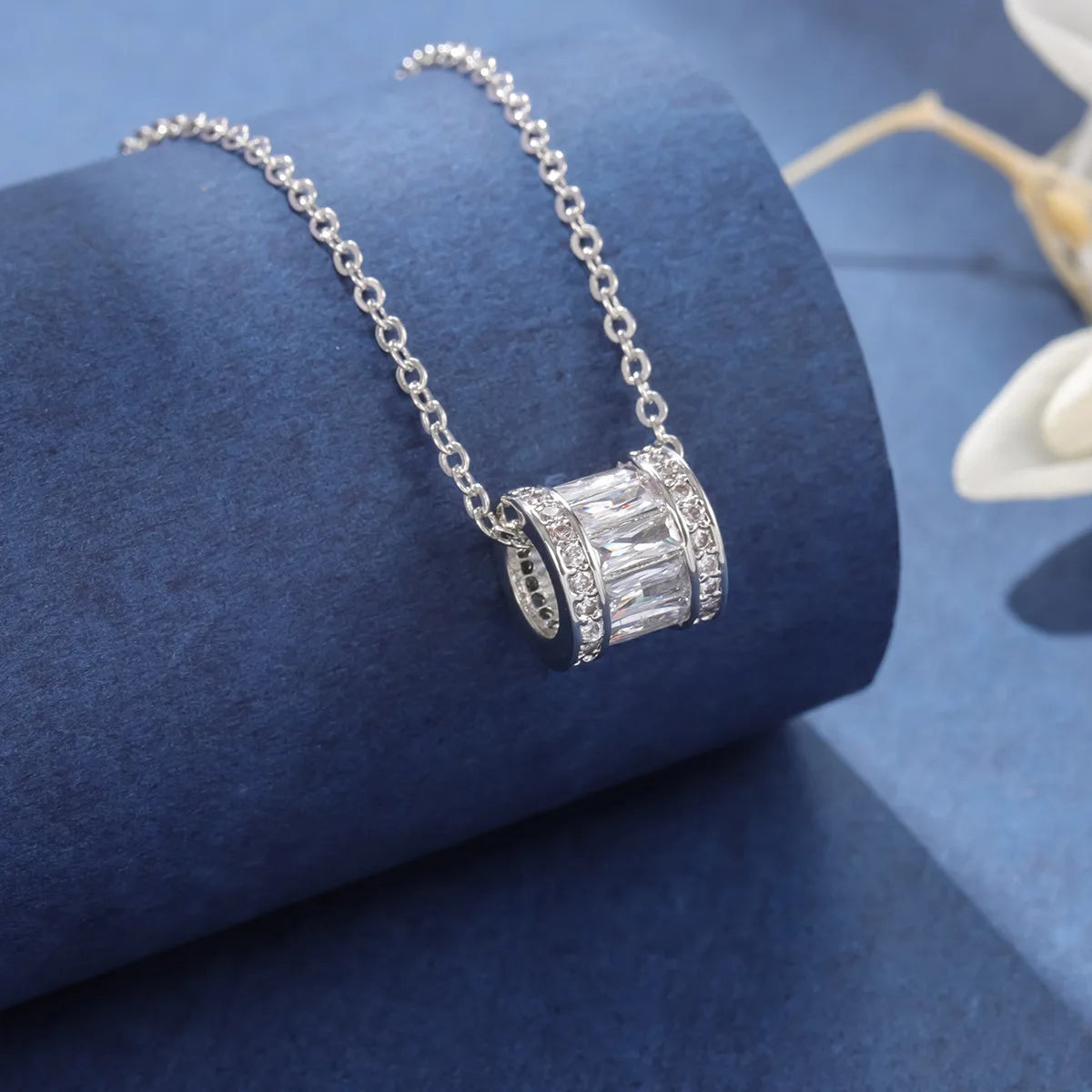 New Fashion 925 Sterling Silver Jewelry Round Ball Simple Exquisite Female Wild Crystal Clavicle Chain Pendant Necklaces  XL059