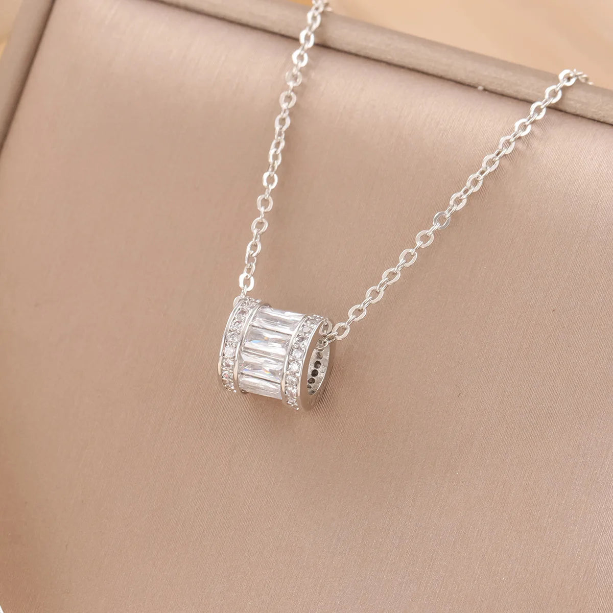 New Fashion 925 Sterling Silver Jewelry Round Ball Simple Exquisite Female Wild Crystal Clavicle Chain Pendant Necklaces  XL059